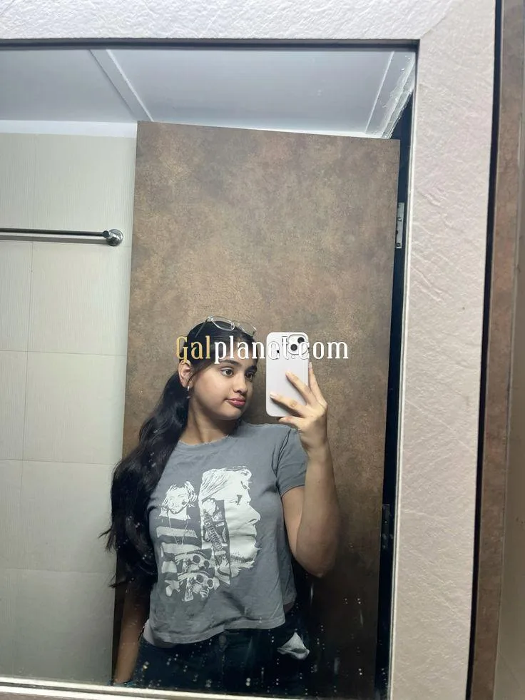 Hii profile top model girl college girl aunty bhabhi