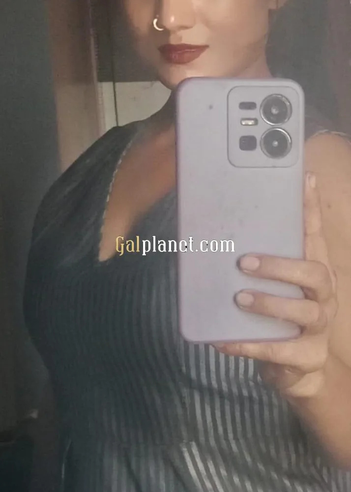 Looking beautiful trusted call girl available