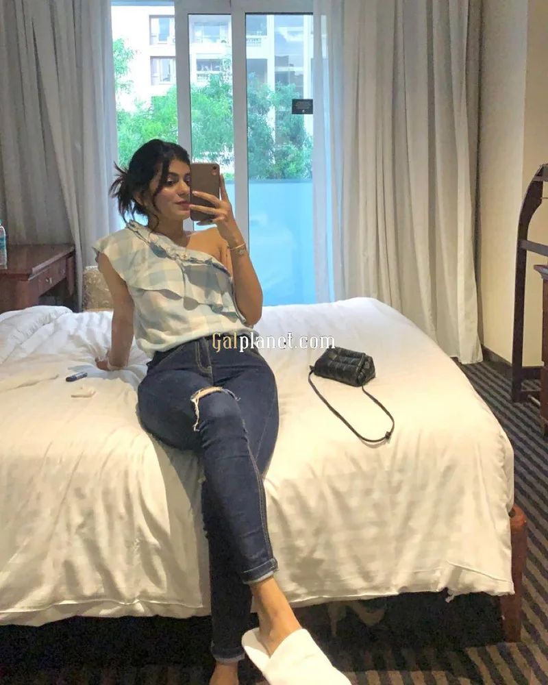 Girl saree white very genuine sexy nice girl in Hyderabad