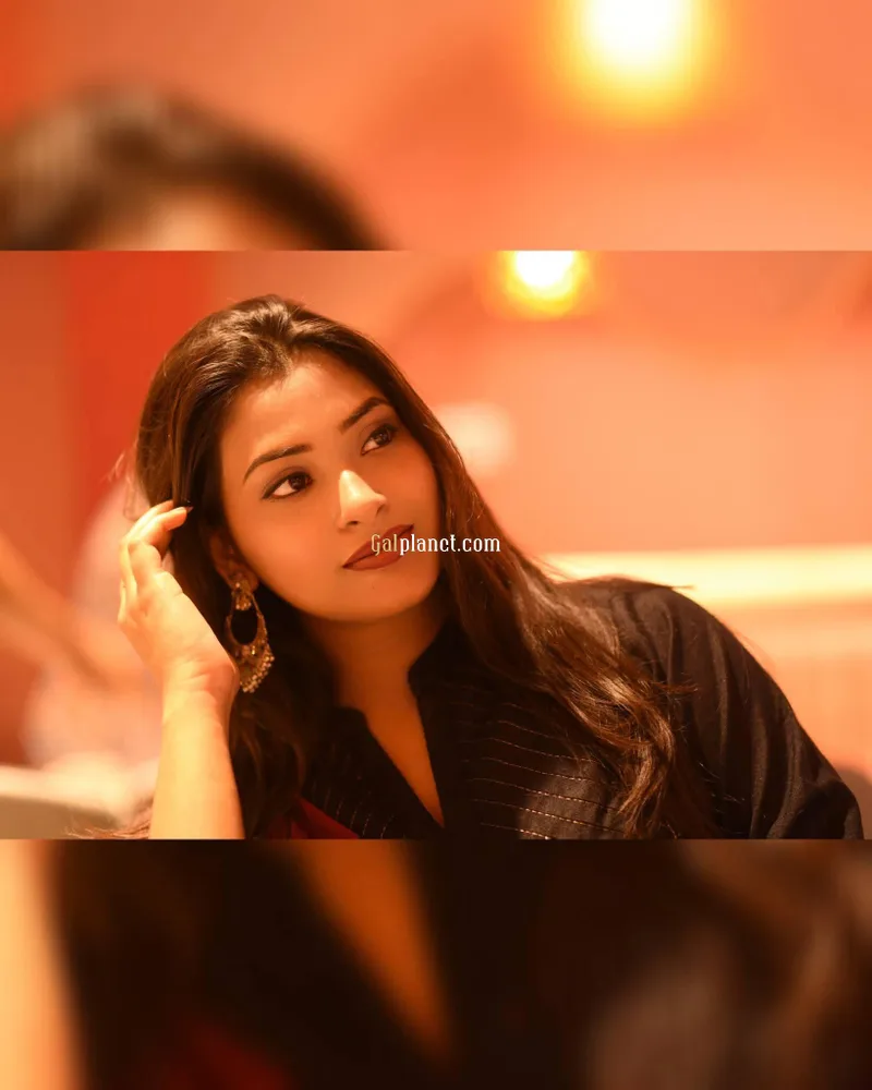 Nisha 𝟳𝟱𝟰𝟰𝟬𝟱𝟰𝟵𝟯𝟮 GOOD QUALITY EDUCATED PROFILE HOTEL SERVICE