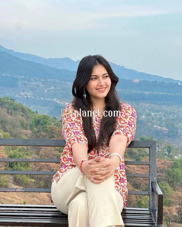 HOME AND ✨HOTEL 💥SERVICE holsale ki aur college girl full set in acti