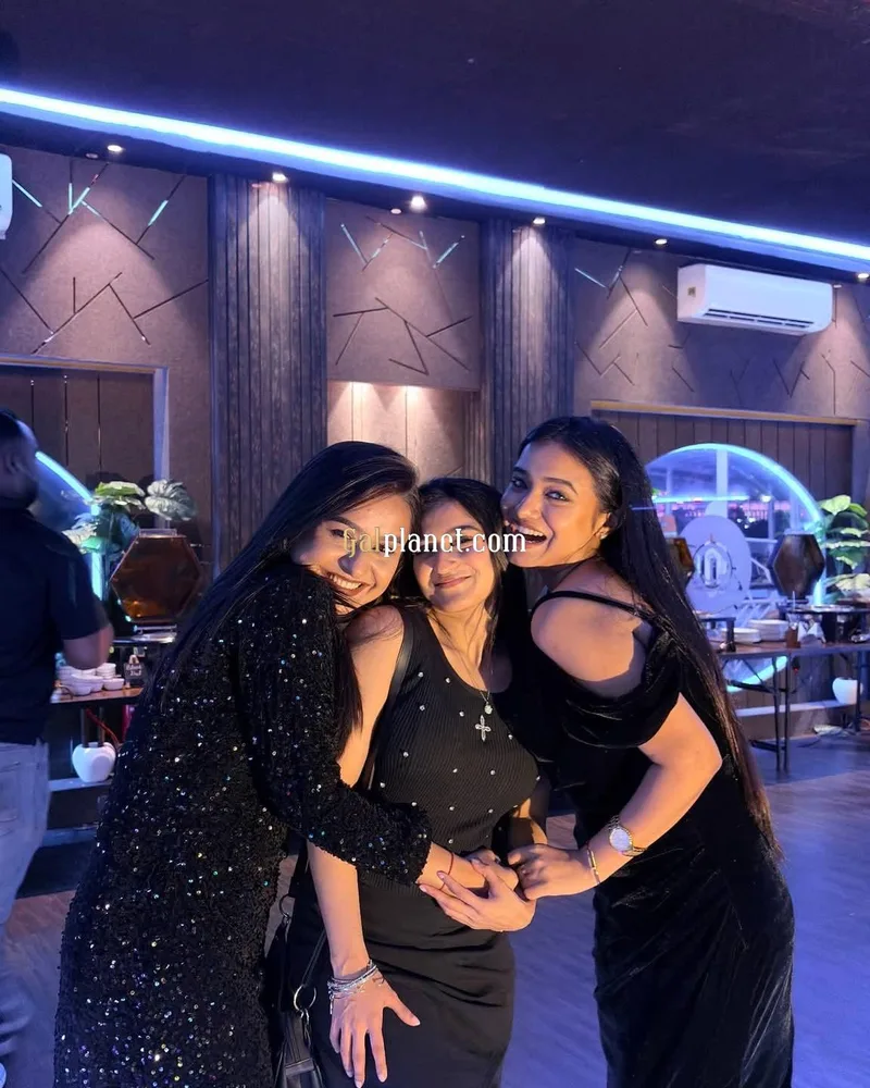 Nisha 𝟳𝟱𝟰𝟰𝟬𝟱𝟰𝟵𝟯𝟮 HOT & SEXY MODELS // COLLEGE GIRLS AVAILABL