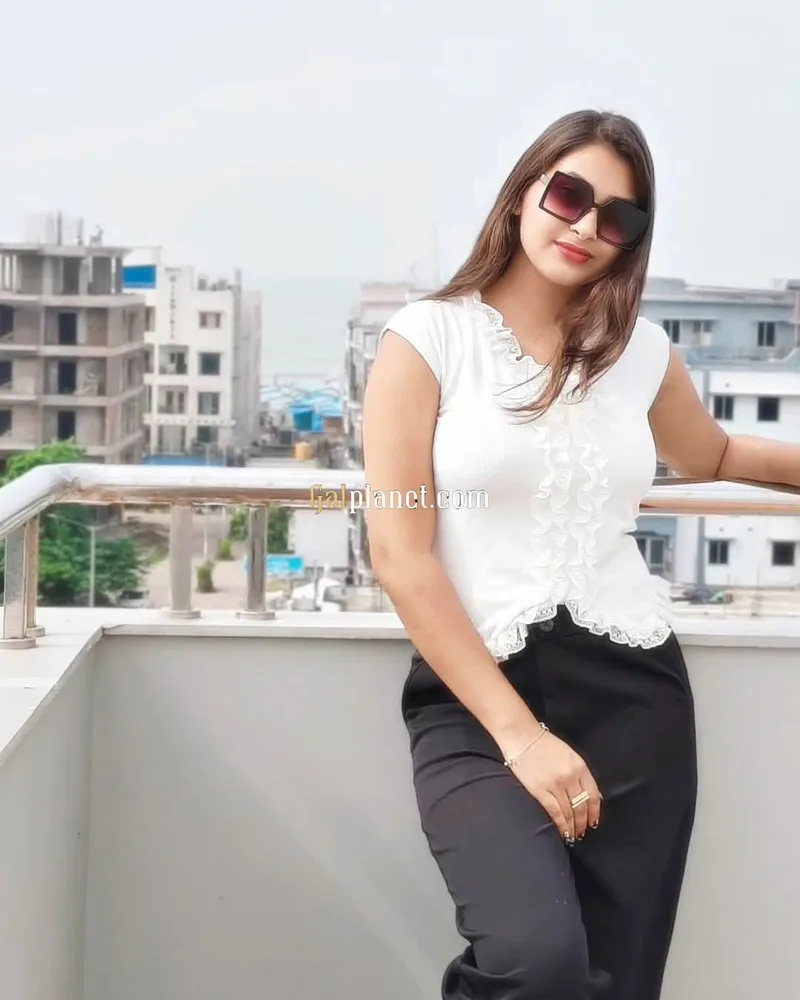 Nisha 𝟗𝟎𝟖𝟐𝟒𝟏𝟗𝟒𝟕𝟏 I will host you in my house safe and neat p