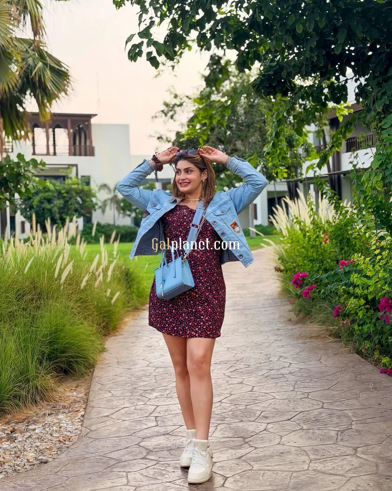 Bhopal Looking hot and sexy model available collage girl