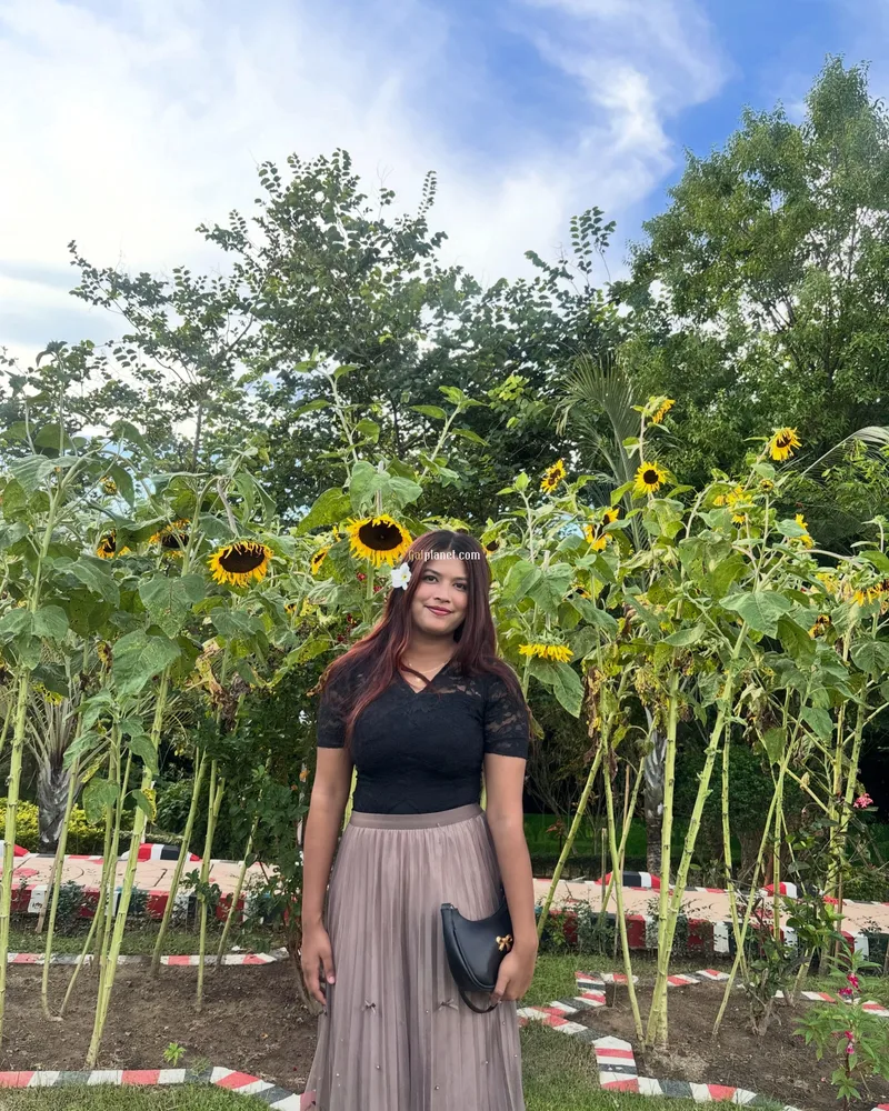 Shreya Are you looking for discreet companionship and entertainment?