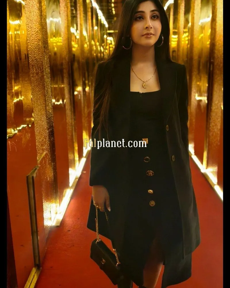 Cute Priya ( Meeting & Cam ) – Indian escort in Mumbai