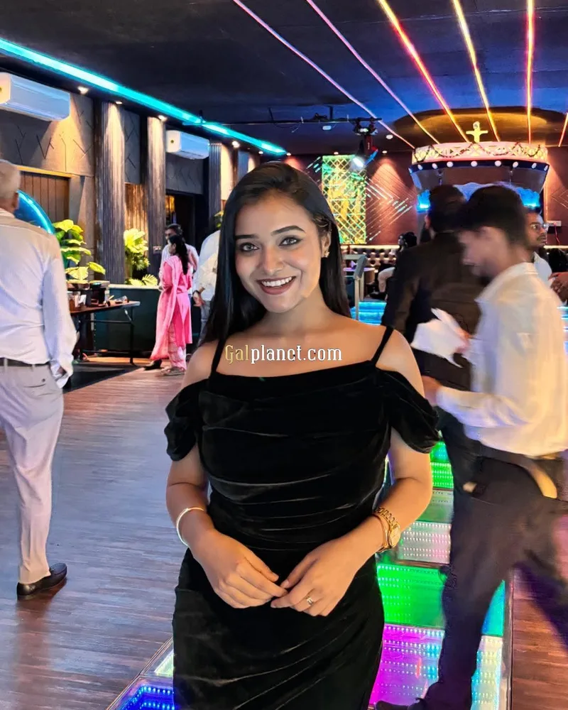 Nisha 𝟳𝟱𝟰𝟰𝟬𝟱𝟰𝟵𝟯𝟮 Cob(cum on boobs) Hand job Striptease Role