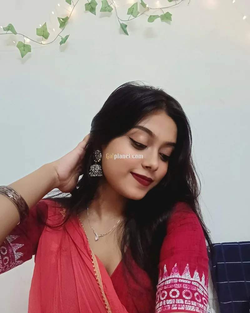 Nisha 𝟳𝟱𝟰𝟰𝟬𝟱𝟰𝟵𝟯𝟮 Enjoy Romantic Body Massage and Shower Bath