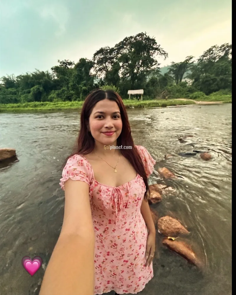Hey Guys, I am Mohini from India, here to help you fulfil your dreams.