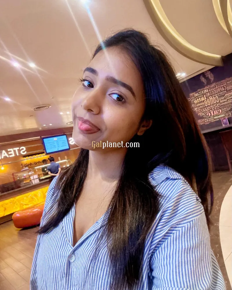Nisha 𝟳𝟱𝟰𝟰𝟬𝟱𝟰𝟵𝟯𝟮 IN CALL AND OUT CALL FACILITY 3*4*5* HOTEL