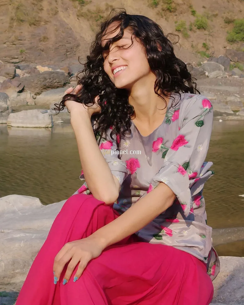 Today hot girls available Karina Singh indipendent girl