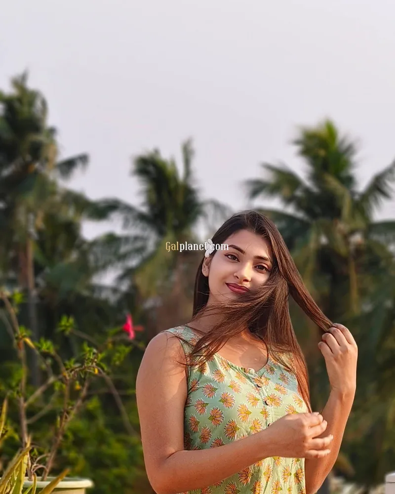 Hi guys ❗ My name is Navya ✨ 100% Genuine ✨✨✨Out call service genuine
