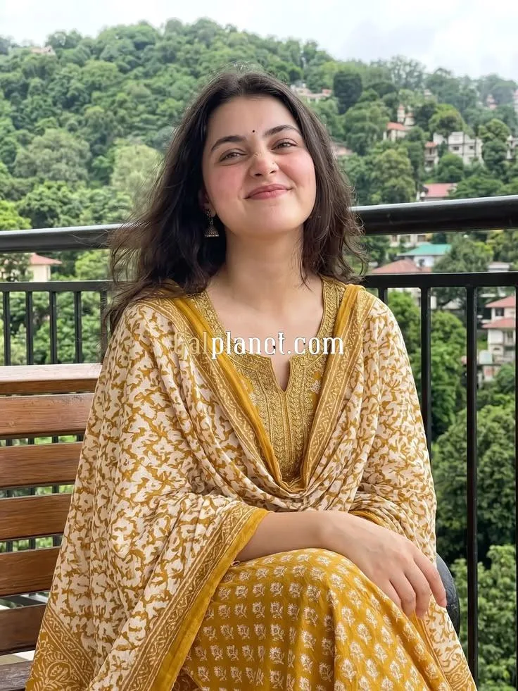 Darjeeling girl available in 24 ×7 available only genuine person