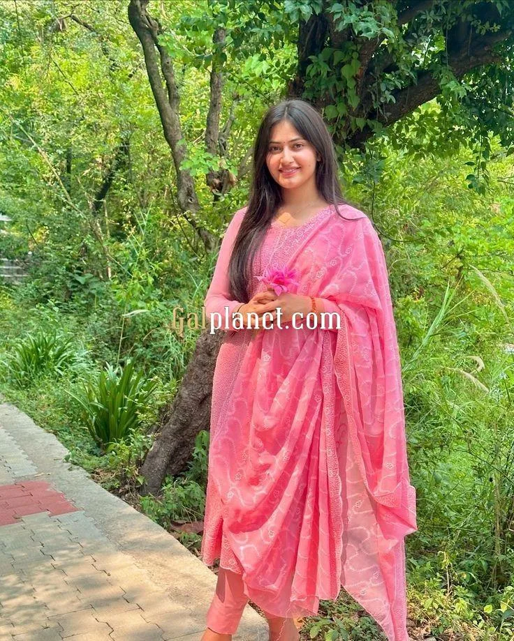 HOME AND ✨HOTEL 💥SERVICE holsale ki aur college girl full set in acti
