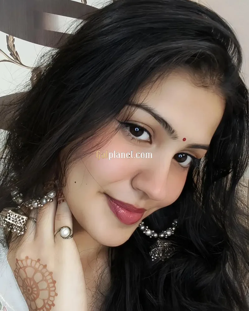 Annamalai Mondol Honeymoon Supriyamit qI Koka Queen is one of the top