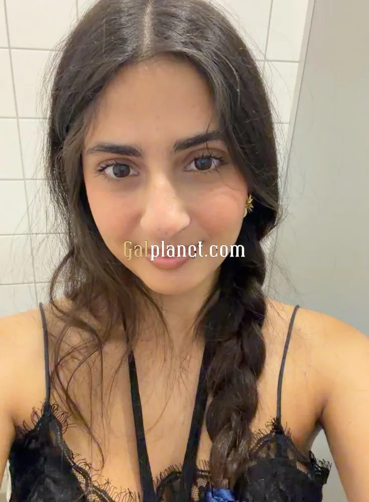 Hot and sexy top model girl full cash payment