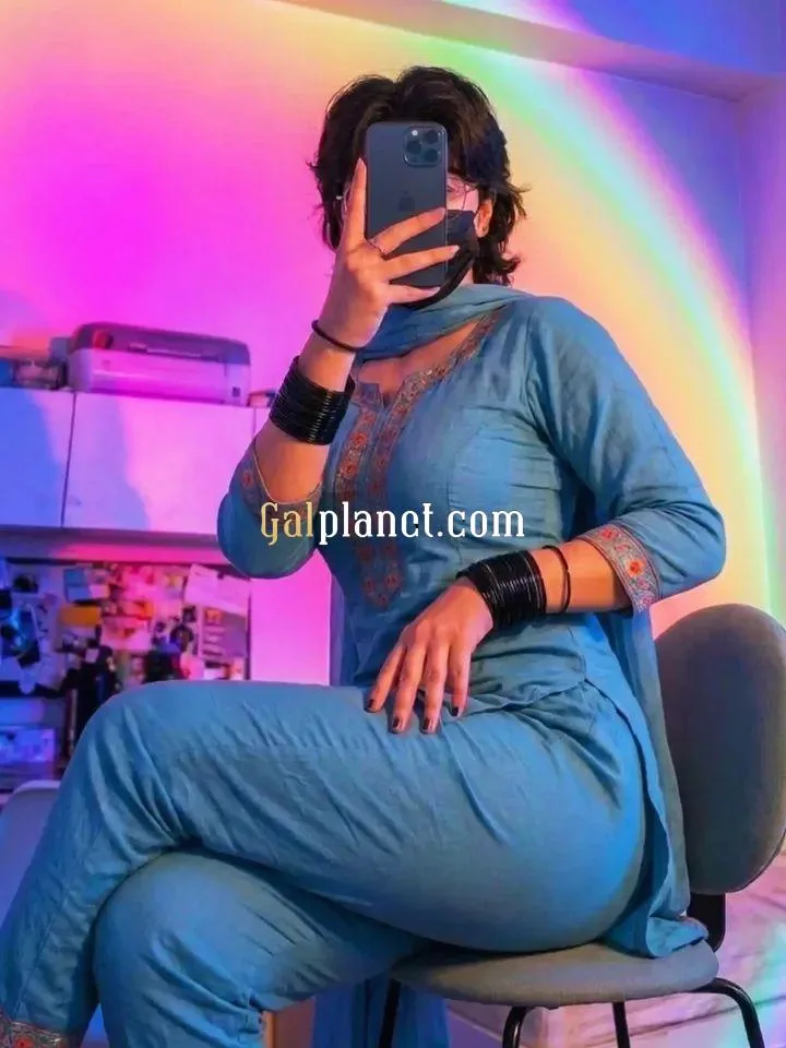 TOP VIP INDIPENDENT SONAKSHI AVAILABLE
