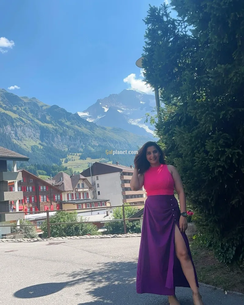 Nisha AVAILABLE FOR COMPLETE ENJOYMENT WITH HIGH PROFILE INDIAN MODEL