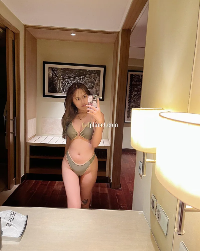Looking for best hot and sexy model available