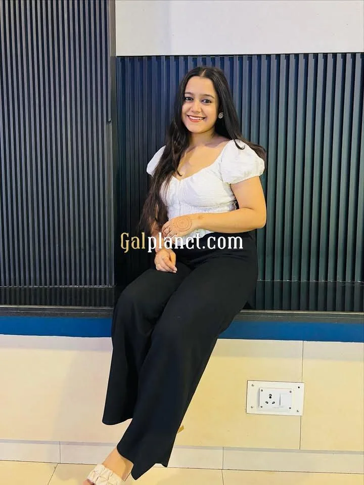 HOT & SEXY COLLEGE GIRLS MARRIED BHABHI AWAITING FOR YOU CALL ME, Mang