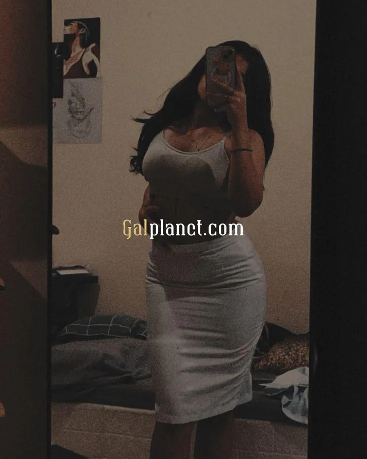 Hello myself pooja singh call girl full cash payment