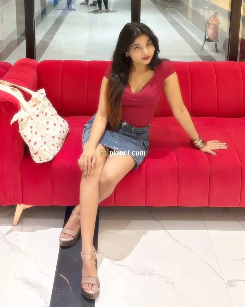 Sexy call girl full of beautiful curves in  escorts services