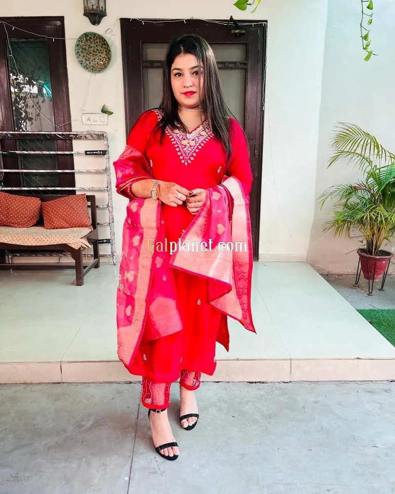 Escort service call girl full enjoyment 24 hour available college girl