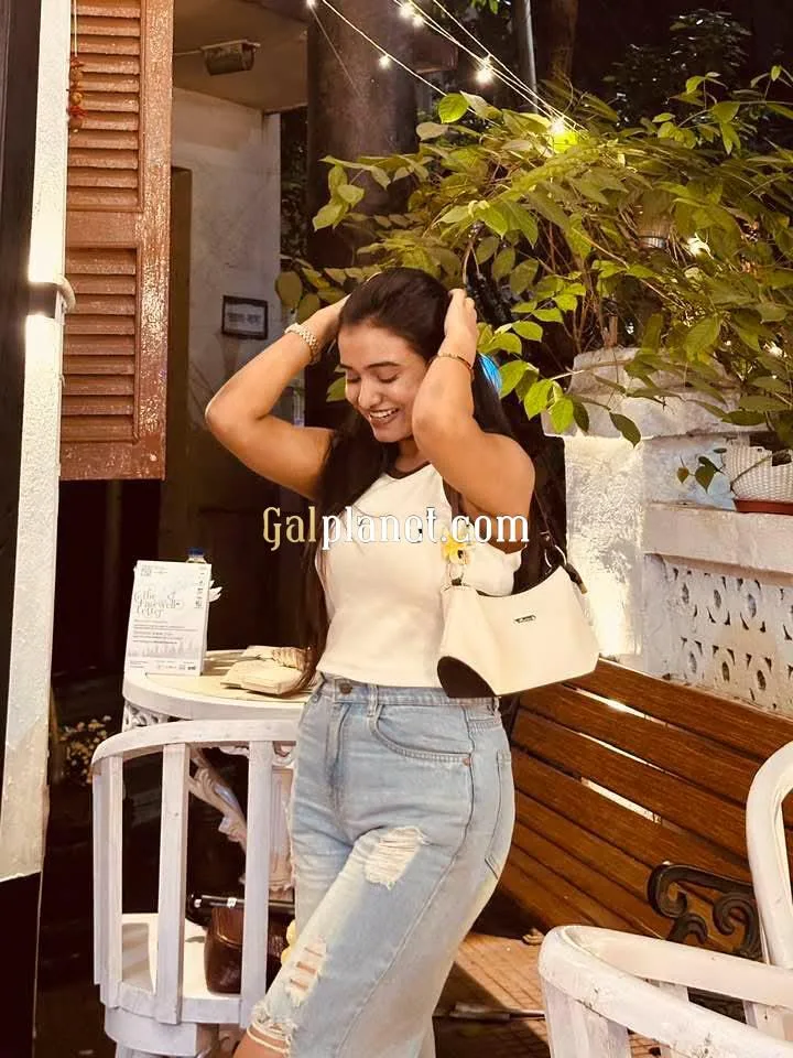 Monika 𝟳𝟲𝟰𝟰𝟴𝟵𝟰𝟮𝟯𝟭 Available well Behaved Well hygienic Girls