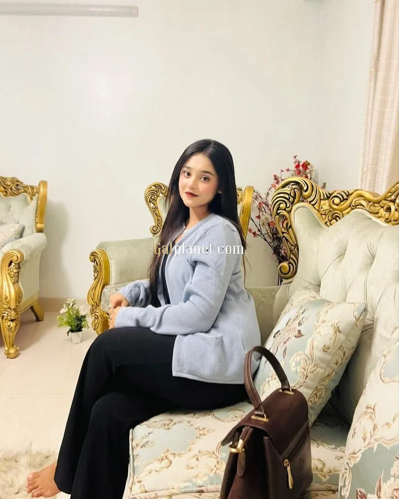 Hi... Myself Desire, from Africa, I'm available to meet up for sexfun