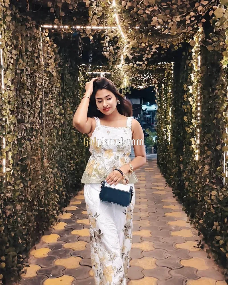 Nisha 𝟳𝟱𝟰𝟰𝟬𝟱𝟰𝟵𝟯𝟮 GOOD SERVICE WITH ENJOYABLE FUN I am Sweta