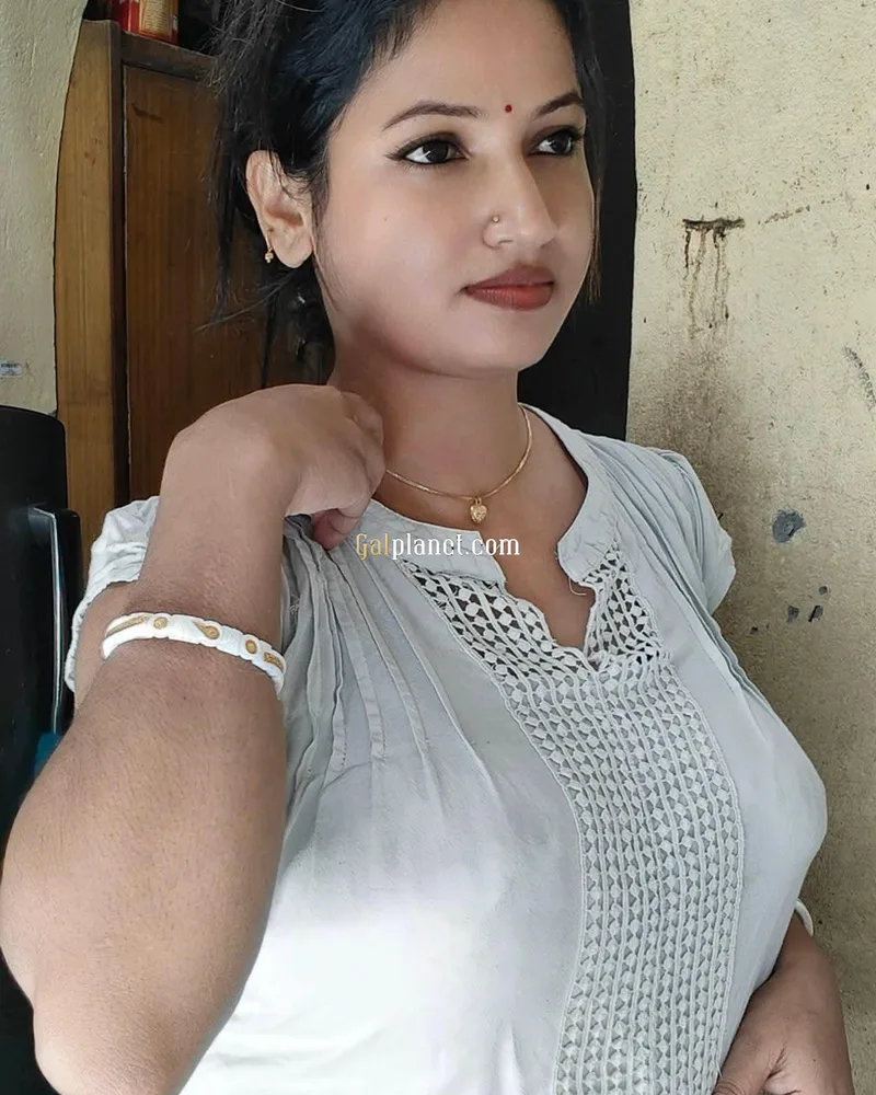 Riya vip top model indipendent girl full service cash payment call