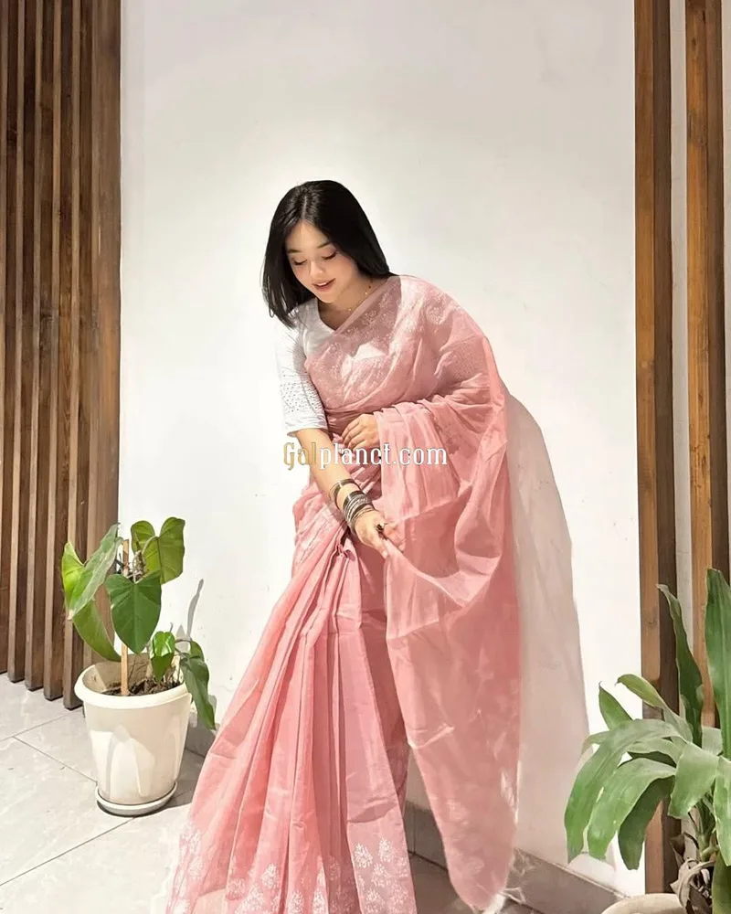Monika 𝟳𝟲𝟰𝟰𝟴𝟵𝟰𝟮𝟯𝟭 Hi guys, Am Lina  New and amazing 24 age y