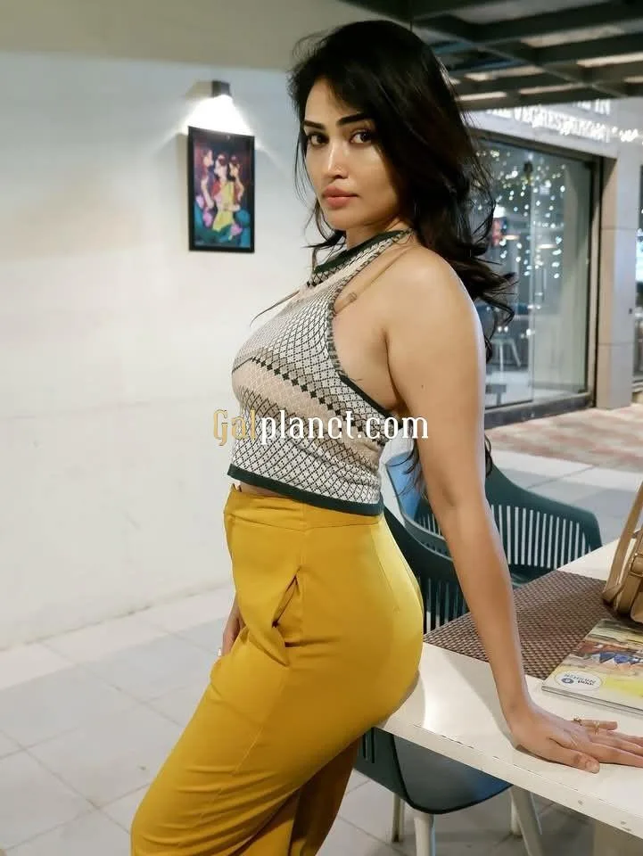 Hi Gentleman, Welcome to my profile.  I'm Shasha in New Town, Kolkata.