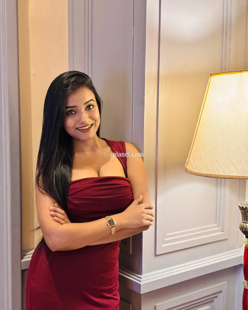 Nisha 𝟳𝟱𝟰𝟰𝟬𝟱𝟰𝟵𝟯𝟮 service available in home Hotel locatioyour