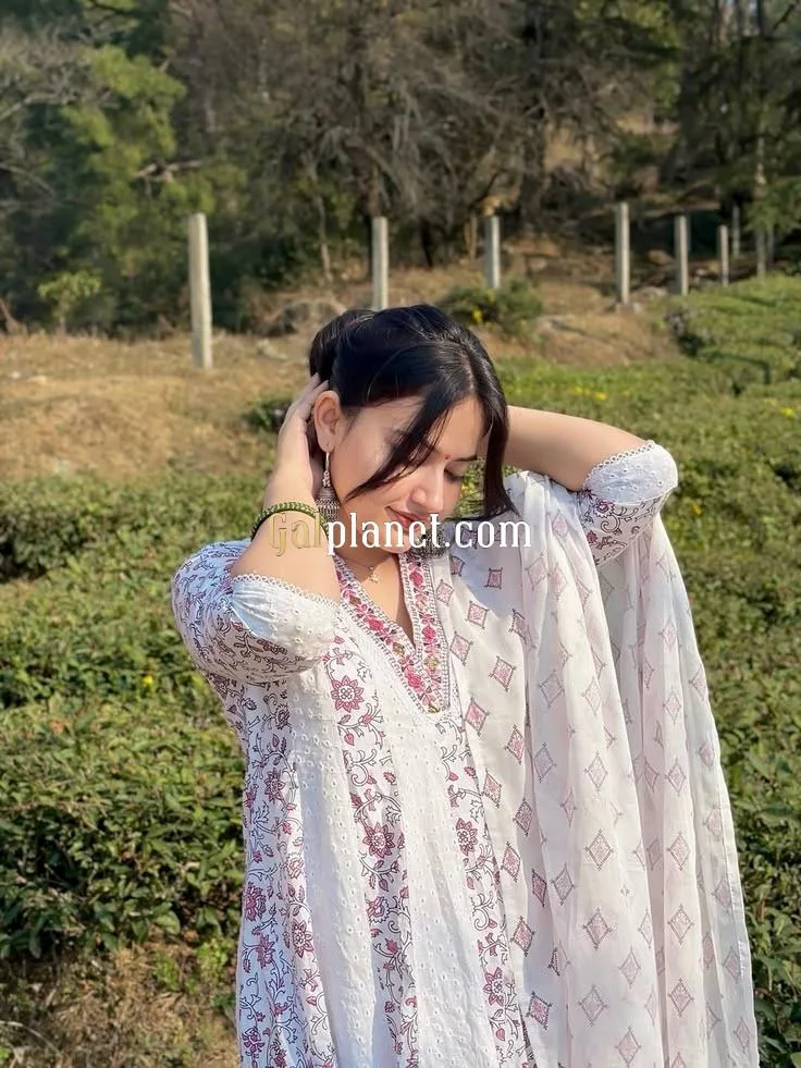 HELLO EVERYONE MY NAME IS DIVYA ✅ FULL SERVICE ✅HOT & SEXY MODELS // C