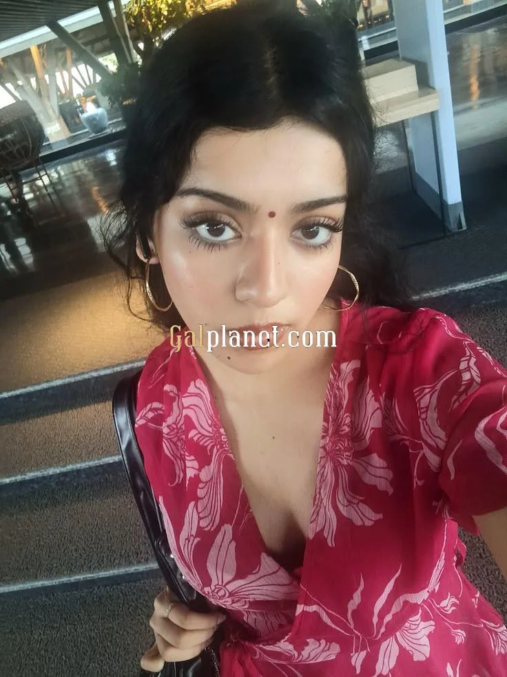 Hii profile top model girl college girl aunty bhabhi available anytime