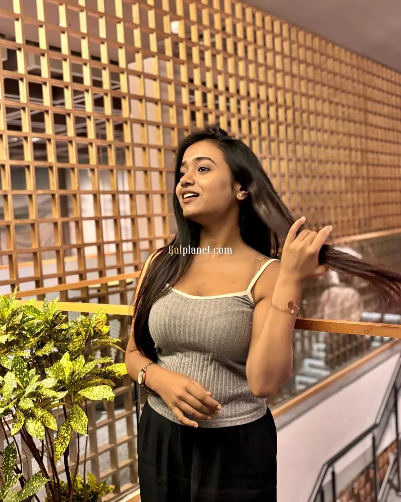 Nisha 𝟳𝟱𝟰𝟰𝟬𝟱𝟰𝟵𝟯𝟮 ALL SERVICE PROVIDE 100% GENUINE AND SECURE