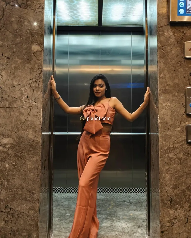 Nisha 𝟳𝟱𝟰𝟰𝟬𝟱𝟰𝟵𝟯𝟮 High-Profile Escort Agency in Gurgaon, Top-