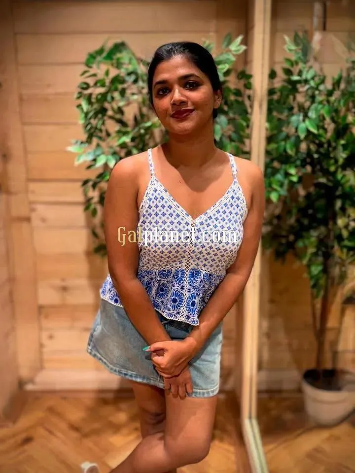 My name is Mona, and I welcome you to Dehradun. My body is curvy and t