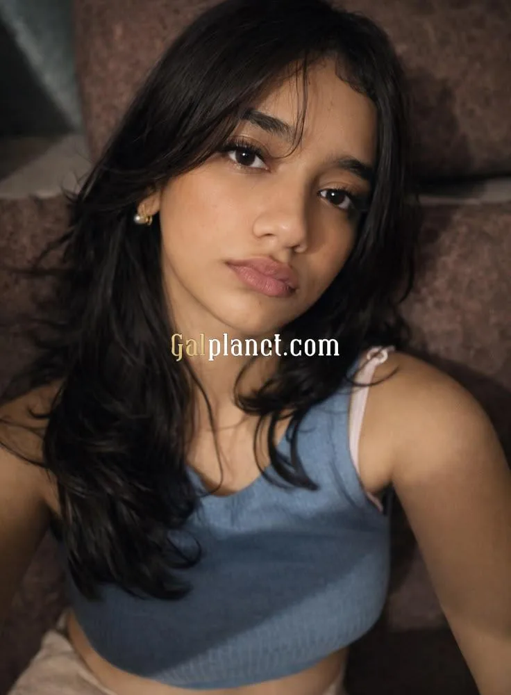 Hii profile top model girl college girl aunty bhabhi