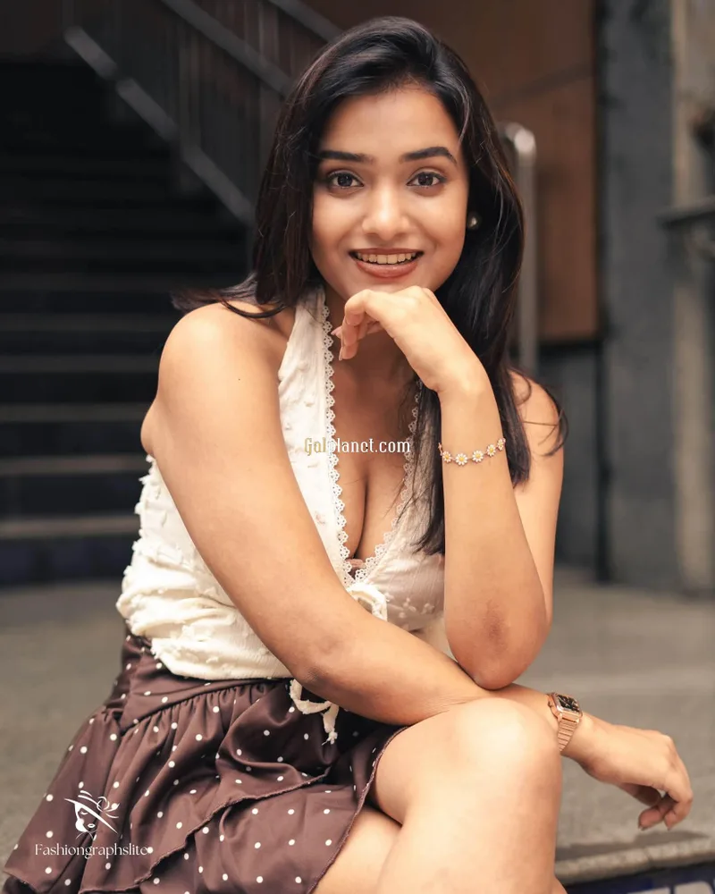 Nisha 𝟳𝟱𝟰𝟰𝟬𝟱𝟰𝟵𝟯𝟮 Sir, I only provide hotel and room service