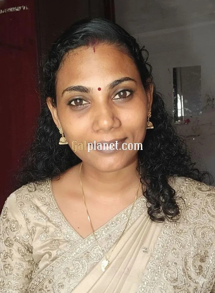 Genuine tamil speaking aunty live cam nude video call sex whatsapp ava