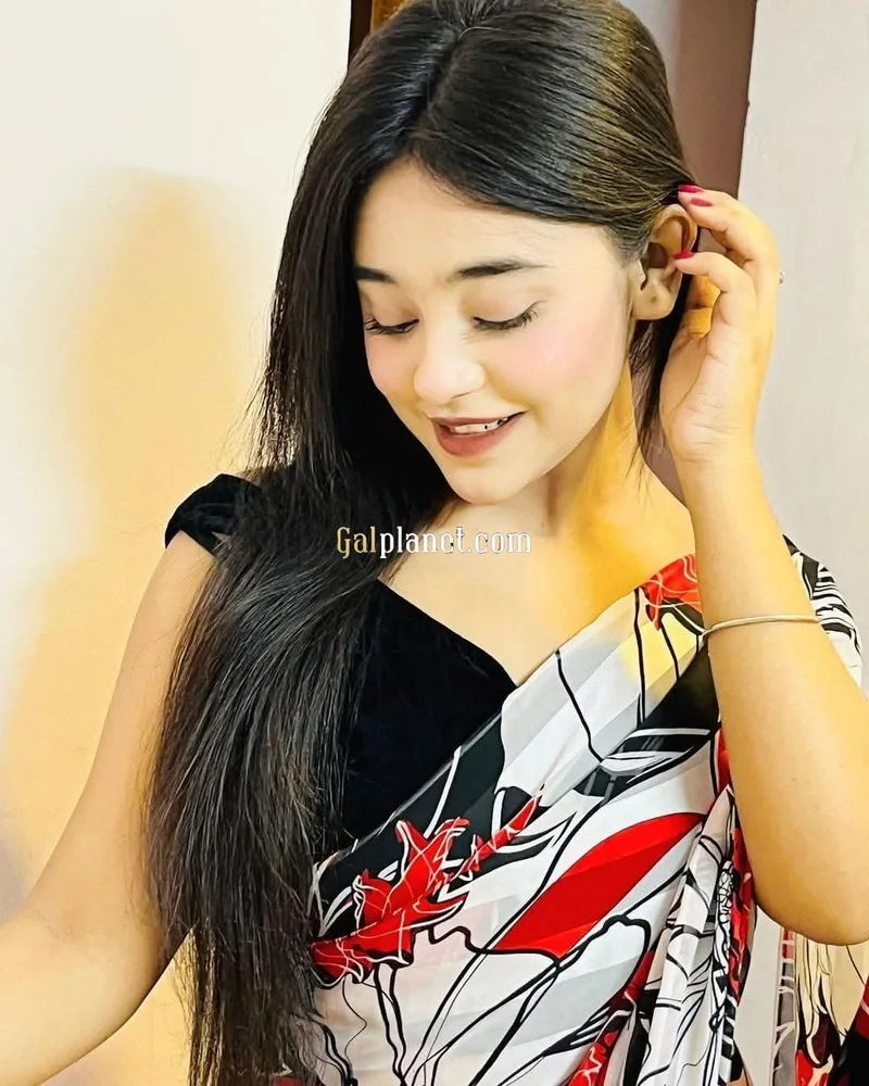 Hello guys, I am Nisha New and amazing 22 age