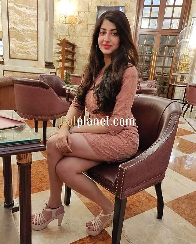 ONLY CASH PAYMENT AVAILABLE HOT AND SQUARE GIRLS