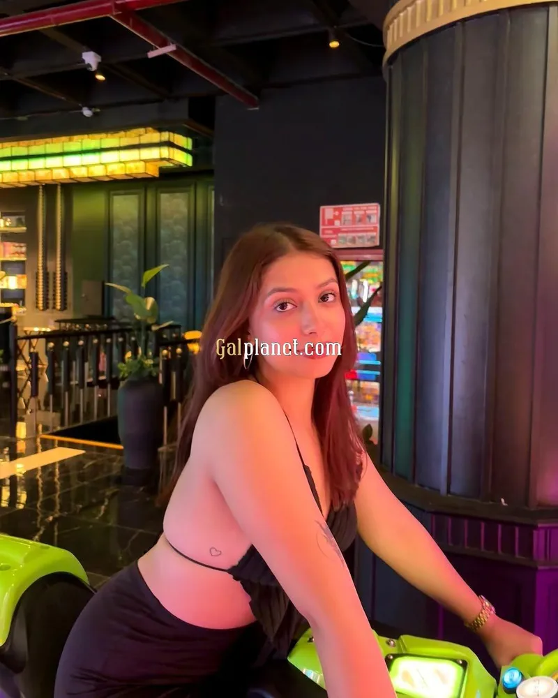 VIP genuine service NO ADVANCE FOR BOOKING COME DIRECTLY M..... Q.....