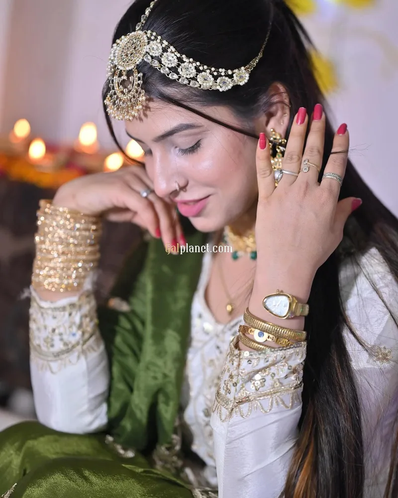 Hi profile independent best call girl available all time call now and