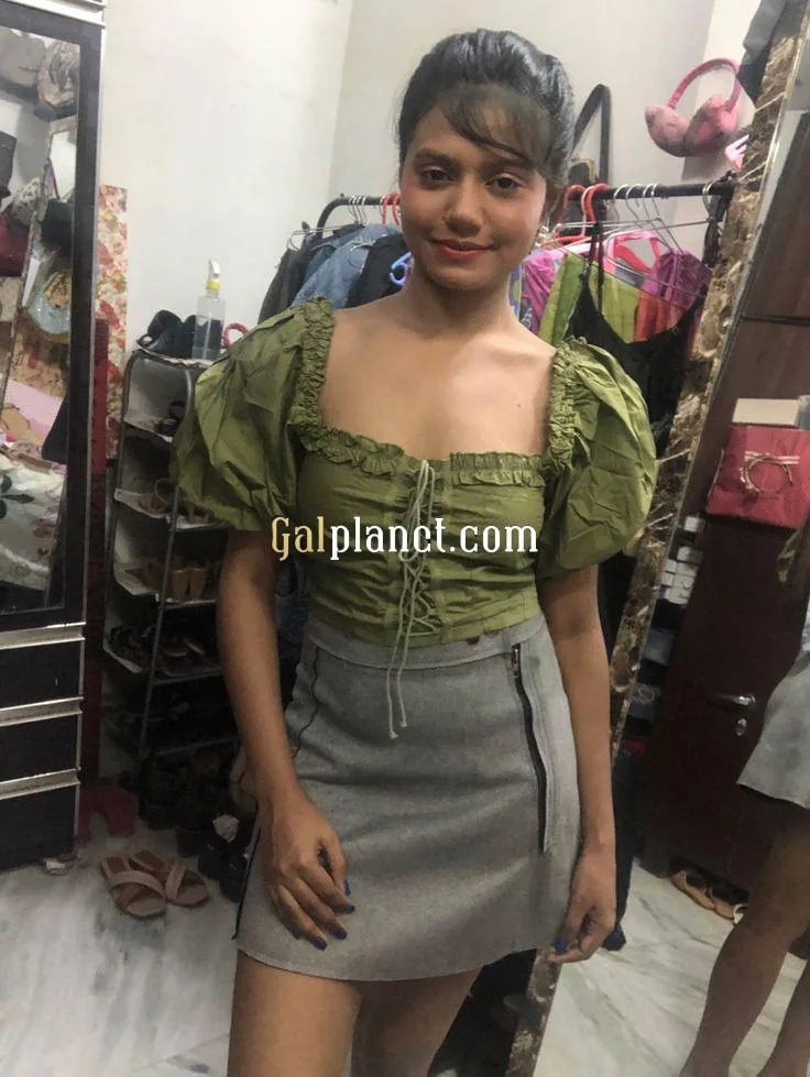 Looking hot and sexy model available collage girl