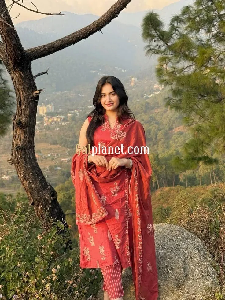 EHOME AND ✨HOTEL 💥SERVICE holsale ki aur college girl full set in act