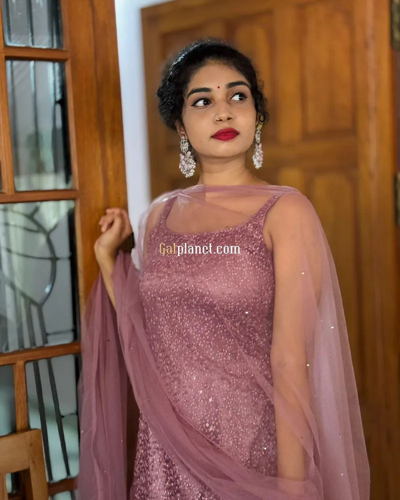 Aligarh Here located call girl service regularly in COD including Home