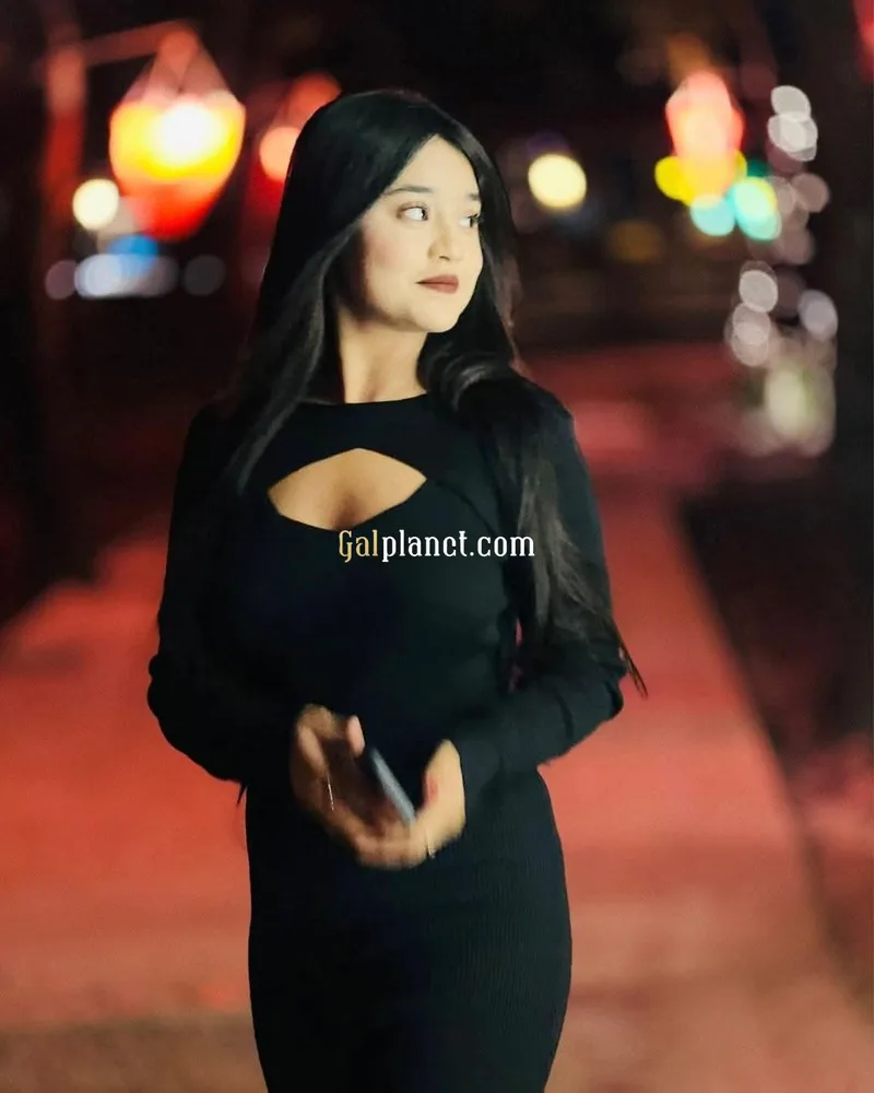 Hi... Myself Desire, from Africa, I'm available to meet up for sexfun